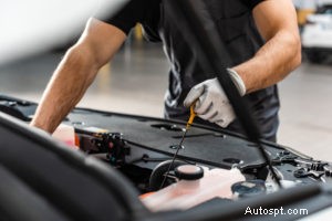 Oil Changes & Filter Replacement: Why They’re Essential for Engine Health