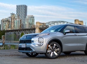 2026 Mitsubishi Outlander Review: Plush, Practical Three‑Row SUV for Urban Families