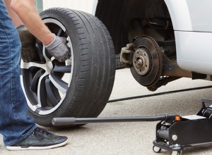 Step-by-Step Guide: How to Change a Tire Quickly and Safely